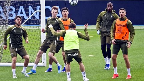Los jugadores del Celta, en el �ltimo entrenamiento previo al duelo ante el Oviedo.