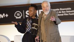 Mike Leigh, acompa�ado de la actriz Marianne Jean-Baptiste tras la proyecci�n de su pel�cula �Hard truths�.