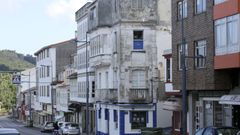 El fallecido viv�a solo en uno de los pisos de un edificio de la avenida de Xuvia que est� deshabitado