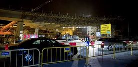 Imagen del corte de tr�fico que realiz� la adjudicataria el martes por la noche en la glorieta y que obligaba el acceso a la AC-551. 