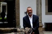 El escritor y acad�mico Arturo P�rez-Reverte, durante una visita a Santiago.