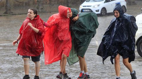 Jornada de viento y lluvia en la franja atl�ntica gallega. Ma�ana se alternar�n las nubes y los claros. Las precipitaciones vuelven el domingo