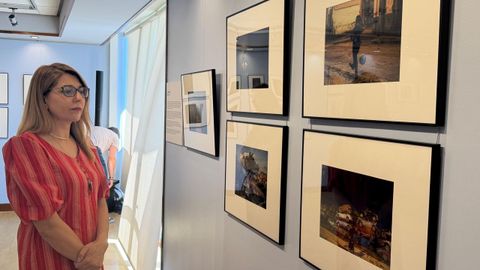 La concejala de cultura, Ana Barreiro, en la presentaci�n de la exposici�n de Lu�s Ksado en el Lustres Rivas de Ribeira
