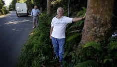 Manuel Seijo y Antonio Su�rez son dos de los vecinos de Os Tornos afectados. 