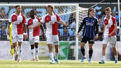 Los jugadores del Celta protestando una jugada al �rbitro