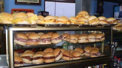 El bar tienda de Salas con pinchos XL