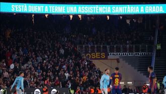 El Barcelona inform� por megafonia y en videomarcadores del motivo de la interrupci�n de su duelo ante el Celta, la indisposici�n de un aficionado.