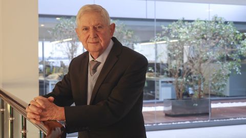 C�ndido Hermida, en las instalaciones de su empresa, a la que acude a diario