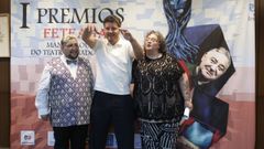 Xos� Antonio Touri��n, no centro, xunto a David V�zquez e Elena Varela, presidente e secretaria de Feteagal