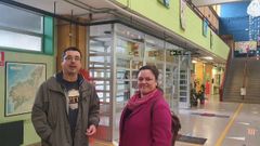 Mon Fern�ndez y Olaia Ledo en una visita al CEIP de A G�ndara, que requiere labores de mantenimiento