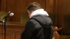 El acusado, este jueves, en la Audiencia de Pontevedra, donde su abogado lleg a un acuerdo con el fiscal.