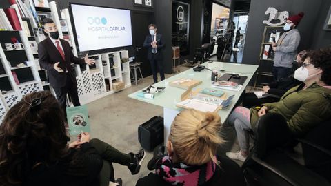 Alfonso L�pez y Daniel Silva presentan en Eduardo Souto el m�todo de Hospital Capilar