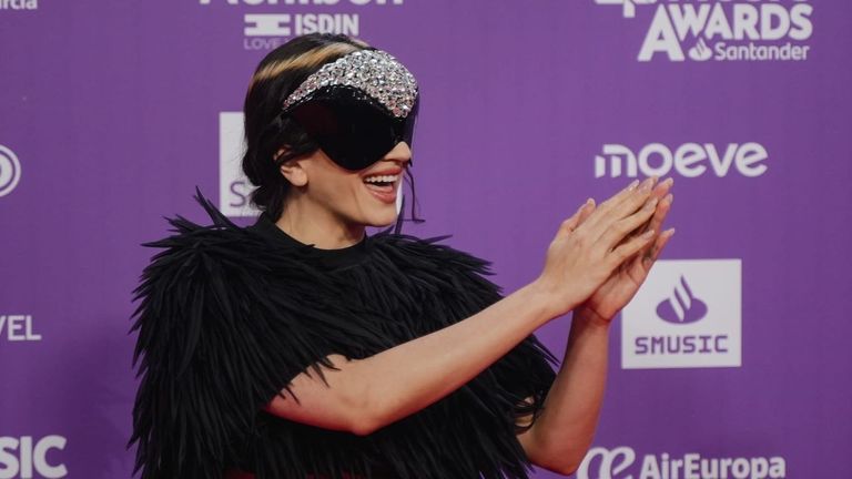 Rosal�a, en la alfombra roja de�Los 40 Music Awards