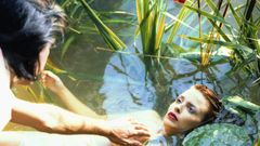 Imagen del v�deo de �Where the Wild Roses Grow� con Nick Cave y Kylie Minogue.