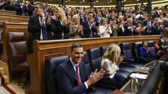 Aplausos a la llegada de Pedro S�nchez al hemiciclo del Congreso