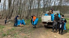 Los voluntarios sacaron cientos de kilos de basura de los m�rgenes del r�o Sil.