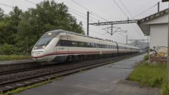 Un tren entrando en la estacin de Osebe.