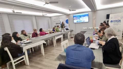 <span lang= gl >En imaxe de arquivo, reunin informativa do GALP A Maria-Ortegal</span>