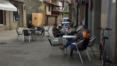 Disfrutando de las terrazas en Vern