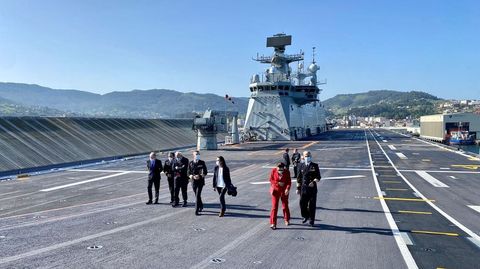 La alcaldesa de Marn y la subdelegada del Gobierno en Pontevedra visitaron el barco de la Armada Juan Carlos I