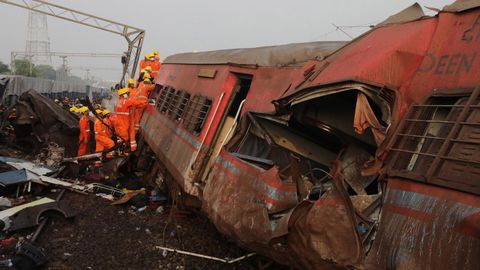 Im�genes del grave accidente ferroviario ocurrido en la India