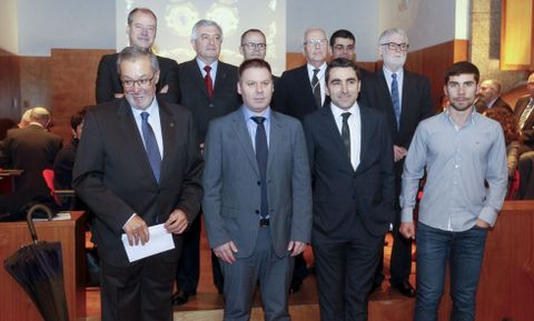 Castillo y otros investigadores del IDIS y USC recogieron el premio de la Academia de Ciencias. 