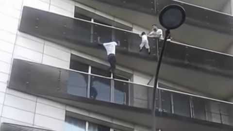 Heroico rescate de un ni�o en Par�s