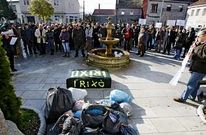 A finales de diciembre los vecinos parodiaron la muerte del municipio de O Irixo con la planta.