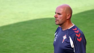 El entrenador del Celta Fortuna, Fredi �lvarez, durante el partido amistoso ante el Torreense.