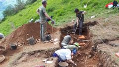 Excavaci�n de la fosa com�n de Parasim�n