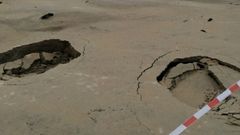 Dos peque�os hundimientos en la playa de Poniente