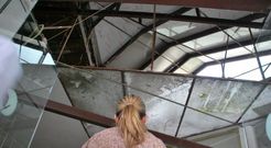 El abandono de las instalaciones es visible en la cubierta de la estaci�n de autobuses. 