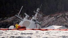 Momento del hundimiento de la fragata Helge Ingstad