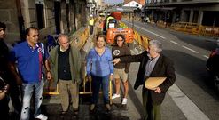 Manuel Gil, a la derecha, con otros vecinos que tampoco est�n de acuerdo con las obras.