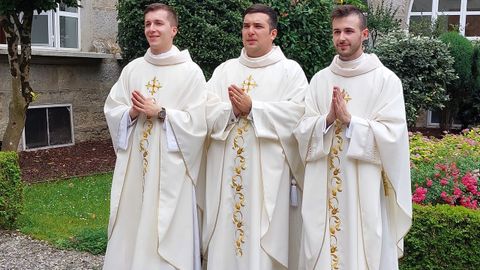 Tres nuevos sacerdotes en la di�cesis de Ourense: Jaime Vales Bola�o,  Francisco Blanco �lvarez Y Carlos Barreira Blanco.