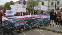 Concentraci�n de percebeiros en San Caetano