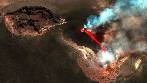 Imagen satlite del crter del Monte Etna, en Italia, tras la erupcin del volcn.