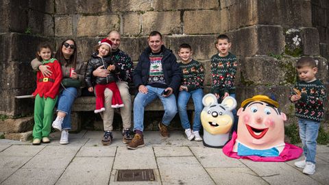 Fiesta en el barrio pobrense de A Covecha en Nochebuena.