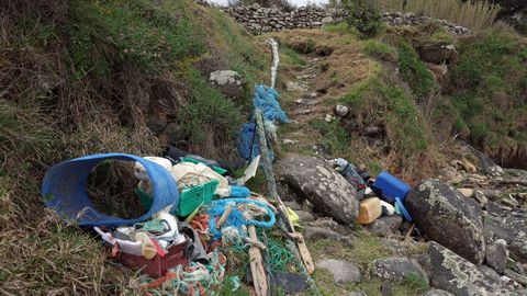 VERTEDEROS  INCONTROLADOS EN LA COMARCA DEL BARBANZA