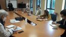 la consejera de Educaci�n, Carmen Su�rez; el jefe de gabinete de la consejer�a, Pedro Pablo Rey; y la secretaria t�cnica de la Consejer�a de Educaci�n, Bego�a Fern�ndez; se re�nen con el teniente alcalde del Ayuntamiento de Oviedo,  Mario Arias; el concejal de Educaci�n, Jos� Luis Costillas; y los concejales Yolanda Vidal y Luis Pacho.