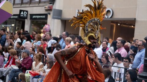 Las calles del centro de Oviedo acogen este jueves el tradicional desfile del día de América en Asturias, en su 72 edición