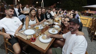 El hotel y restaurante O Val do Naseiro, que permanece cerrado, reabrió de manera excepcional varios días en verano para celebrar la fiesta de la sidra, en imagen