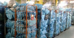 La ropa se acumula en el Meixoeiro sin poder ser tratada y ya hay m�s de once mil kilos.