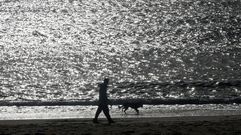 Tiempo en calma en la playa de Coroso, en Ribeira. 