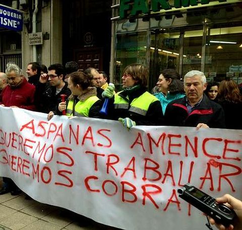 <span lang= es-es >�Manipulaci�n a personas con discapacidad�</span>. Los responsables de Aspanas anuncian denuncias personales contra la CIG, porque consideran que en sus protestas y �actos de vejaci�n� est�n �manipulando a personas con discapacidad�.