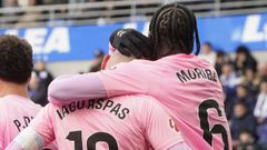 Ilaix Moriba celebra con Iago Aspas el gol del moa��s que dio el triunfo al Celta ante el Alav�s.