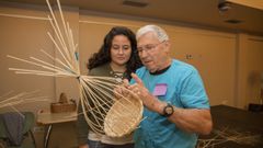 Los s�nior compartieron su saber sobre la cester�a con j�venes de Cabana