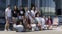 Algunas de las fans de Aitana que est�n acampadas a las puertas del Coliseum para ver a la artista en primera fila en su concierto de este mi�rcoles