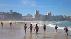 Ambiente de playa en la playa de Orz�n, en A Coru�a, el pasado fin de semana