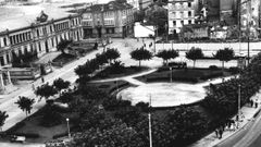 Aspecto de la plaza de Ponteveda a principios del siglo pasado.